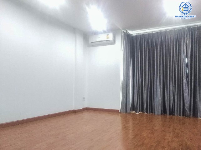 *****ทาวน์เฮ้าส์มือสองย่านปทุมธานี ม.ลิฟวิ่ง เรสซิเดนซ์ รังสิต-ราชพฤกษ์ เนื้อที่ 27.5 ตร.ว. ฟังก์ชัน 4 ห้องนอน 3 ห้องน้ำ 4 ที่จอดรถ แถมฟรี! 4 เครื่องปรับอากาศ 2 เครื่องทำน้ำอุ่น และอื่นๆ ใกล้รถไฟฟ้าสายสีแดง "สถานีรังสิต", มหาวิทยาลัยรังสิต และทางด่วน "บางพูน"